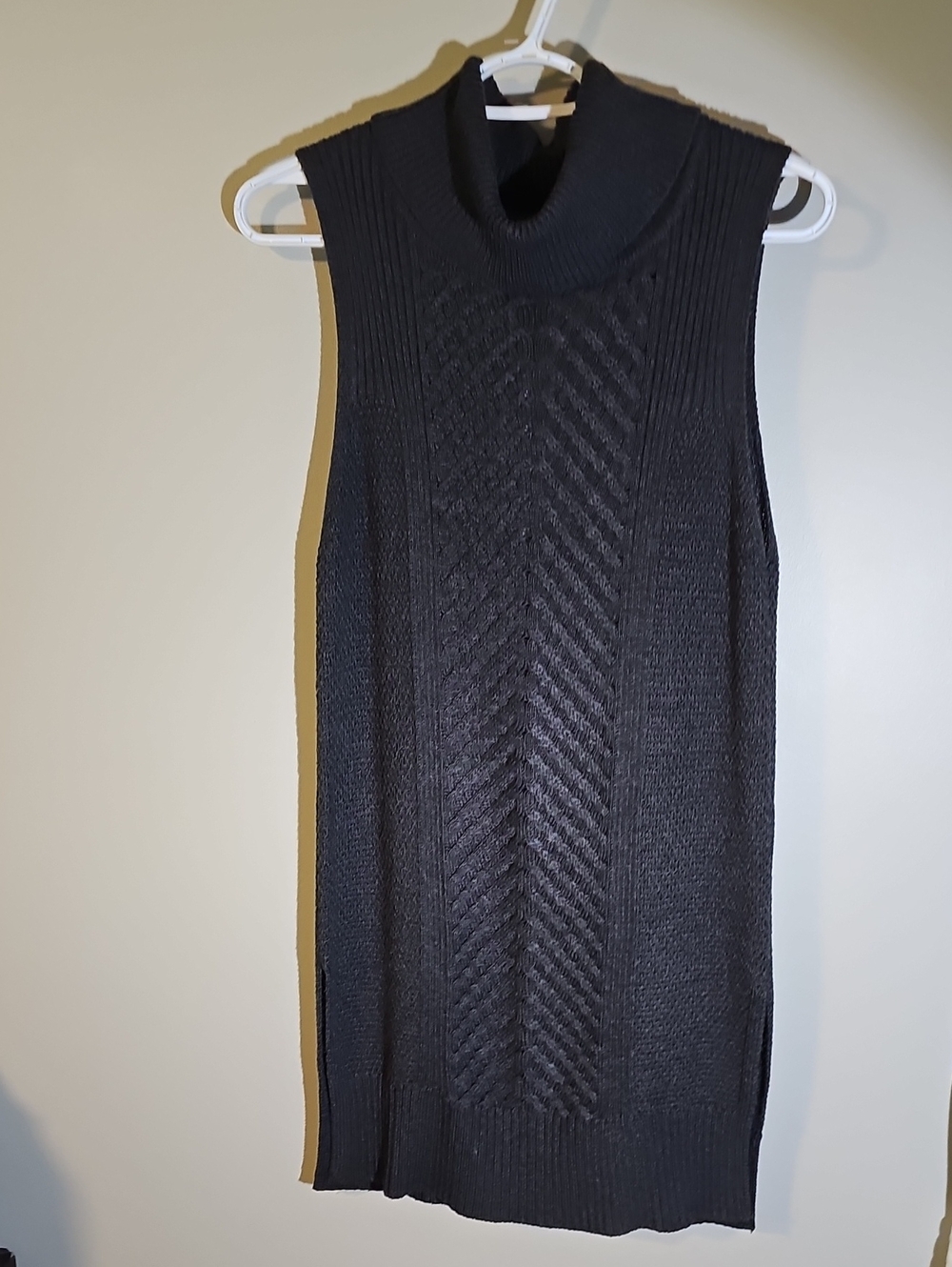 AB Studio Coral Turtle Neck Sleeveless Vest. M
